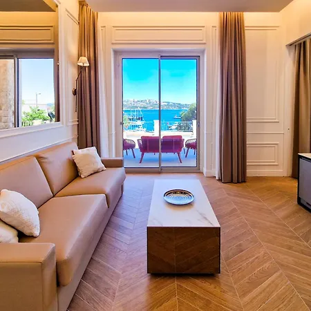 Madr'house Bed and Breakfast 4*