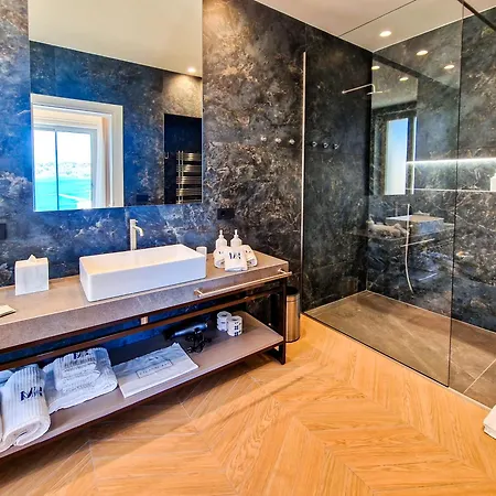Madr'house 4*